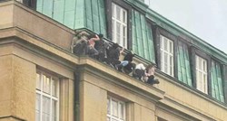 VIDEO Ovo su studenti na krovu, skrivali su se od napadača