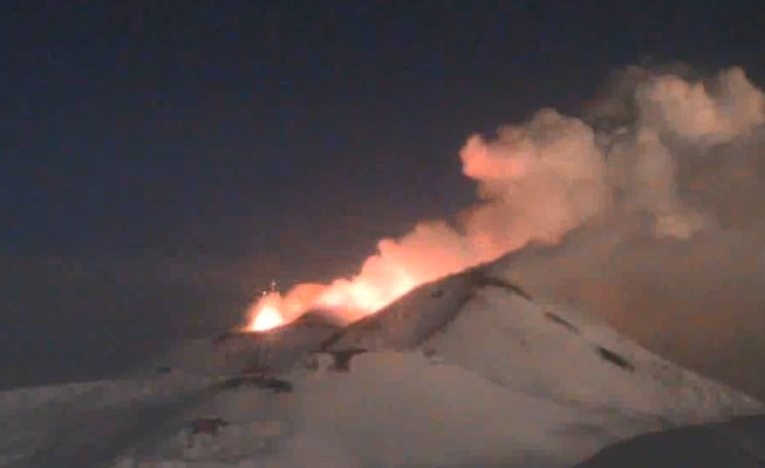VIDEO Erumpirala Etna