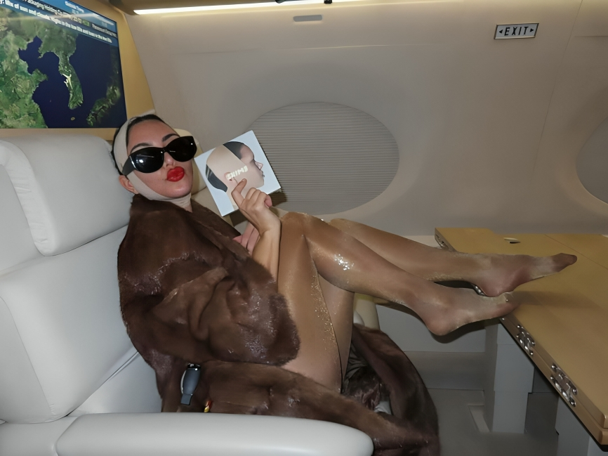 Kim Kardashian pokazala noge u najlonkama od 200 eura