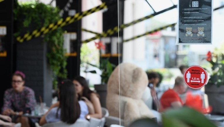 Goste iznenadio prizor: Evo kako jedan kafić u Zagrebu održava fizičku distancu