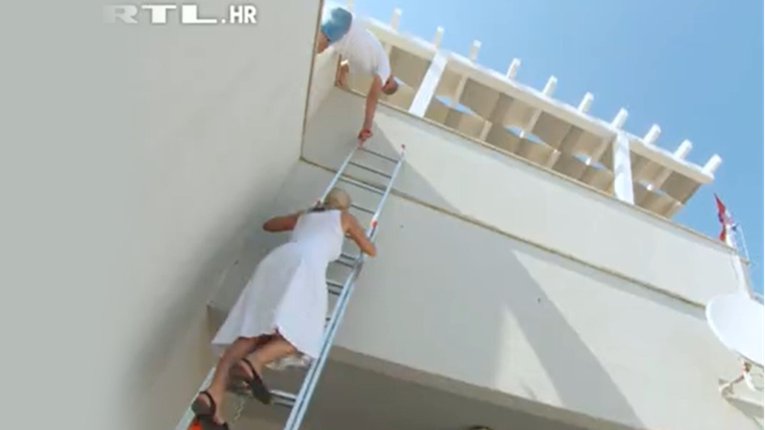 DORH optužio Danku Derifaj jer se popela na terasu Thompsonu. Sud ga odbio