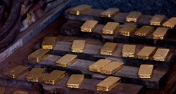 Prvi put u povijesti cijena unce zlata prešla 2100 dolara