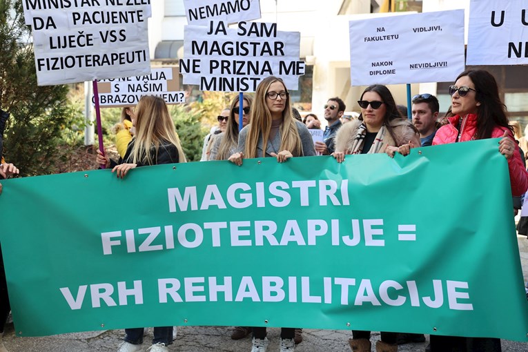 Veliki prosvjed fizioterapeuta ispred Beroševog ministarstva: "Vili, javi se!"