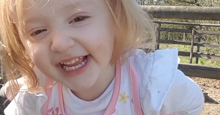 Trogodišnja djevojčica umrla mami na rukama zbog krive dijagnoze