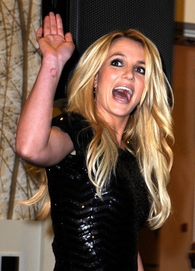 Otac Britney Spears više nema kontrolu nad njom, sud ga je suspendirao
