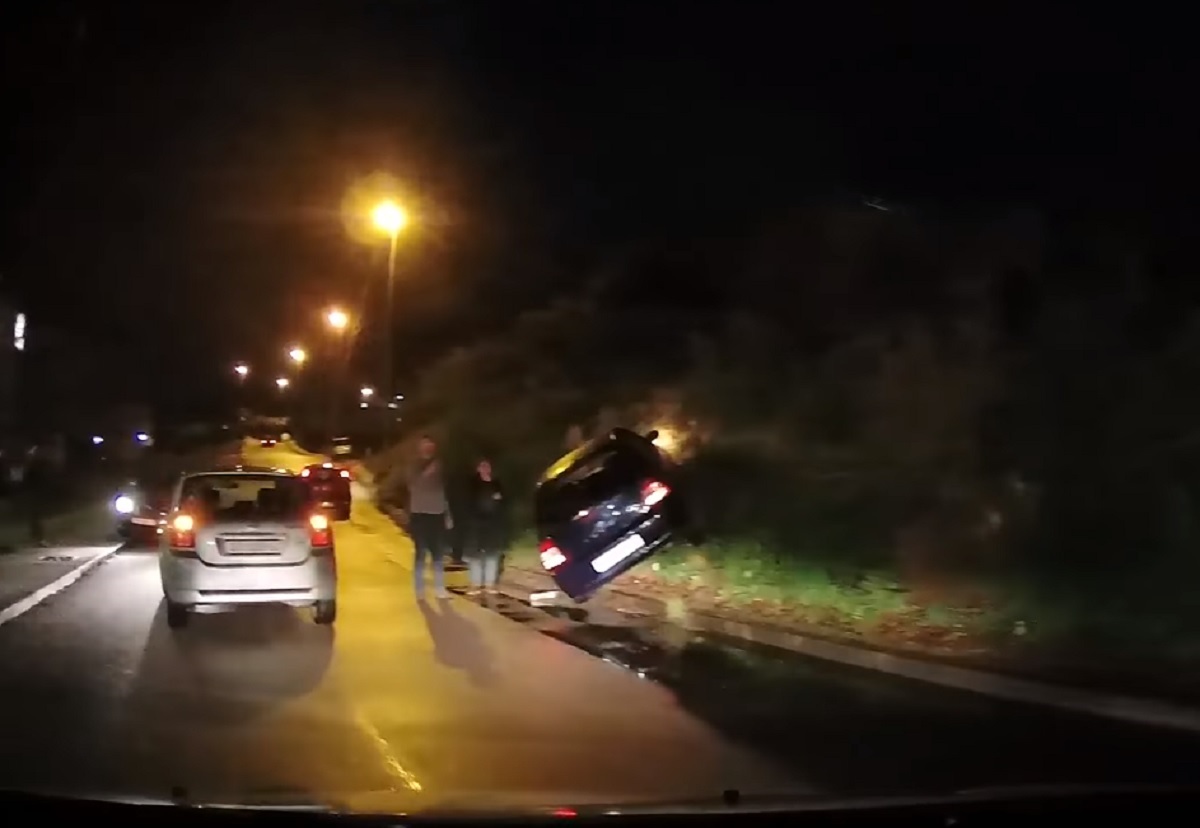 VIDEO Sudar dva automobila u Solinu, jedan sletio s ceste