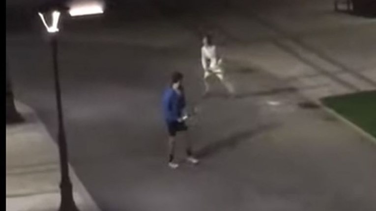 VIDEO Đoković izašao ispred zgrade i s djecom zaigrao tenis