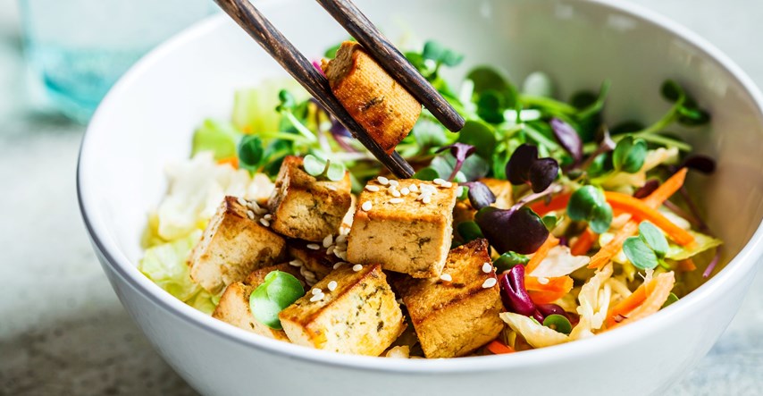 Trenutni hit na internetu je zamrznuti tofu, a razlog je puno bolji okus