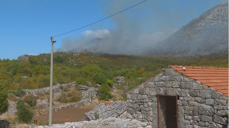 Već 10 dana gori u Konavlima. "Proširilo se iz BiH, nisu tražili naše kanadere"