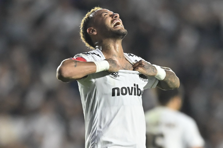 Neymar postao prvi igrač kažnjen novim nogometnim pravilom. Evo što se dogodilo