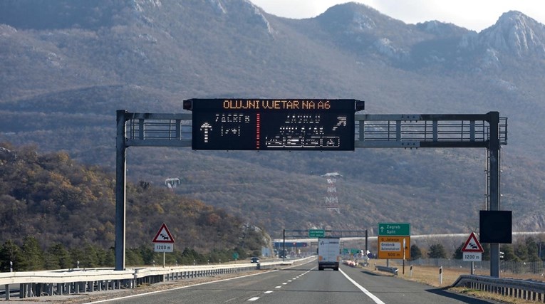 Zbog olujnog vjetra, dio autoceste A6 otvoren samo za aute