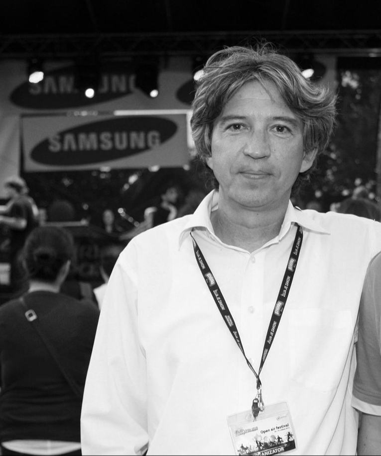 Preminuo Deni Kožić, zagrebački gitarist i kantautor