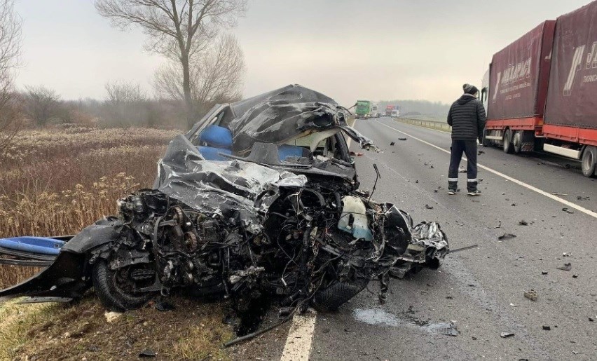 Teška nesreća kod West Gatea: Frontalni sudar kamiona i auta, čovjek ispao i poginuo