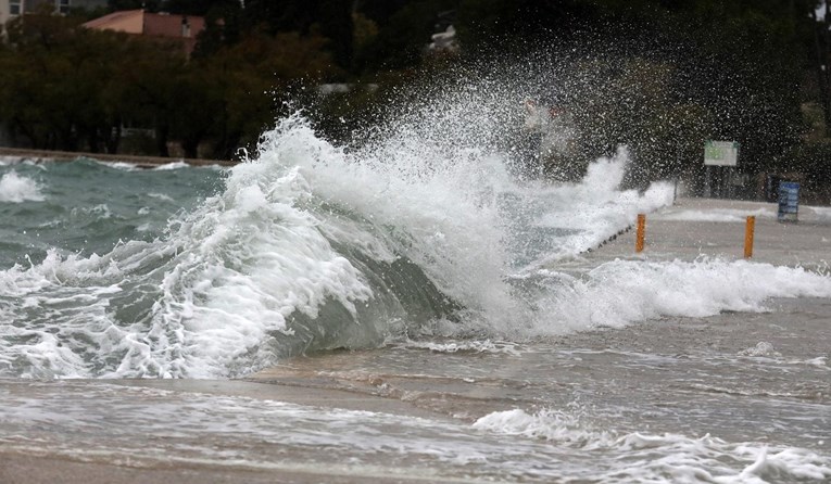 Upaljen žuti meteoalarm za cijelu zemlju, bit će i olujnog vjetra. Evo prognoze