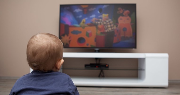 Pedijatri već kod dvogodišnjaka vide posljedice pretjeranog sjedenja pred ekranima