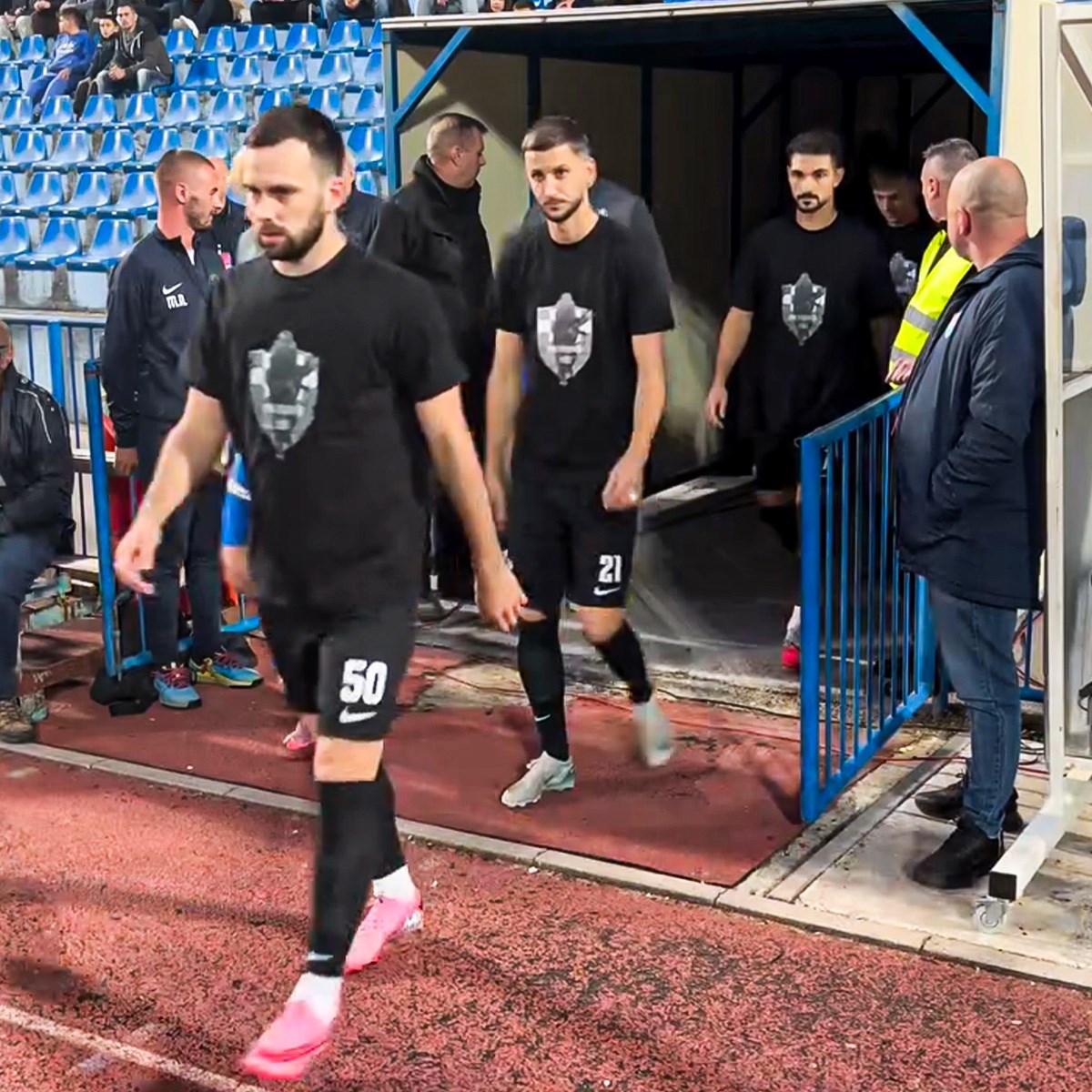 VIDEO Vukovarci izašli na teren u majicama s likom Blage Zadre
