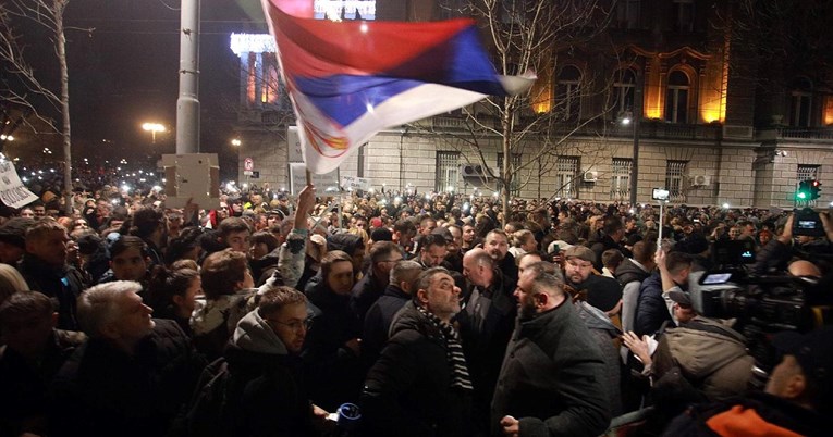 Prosvjed u Srbiji, studenti bacali jaja. Vučić: Mogući su novi izbori u Beogradu