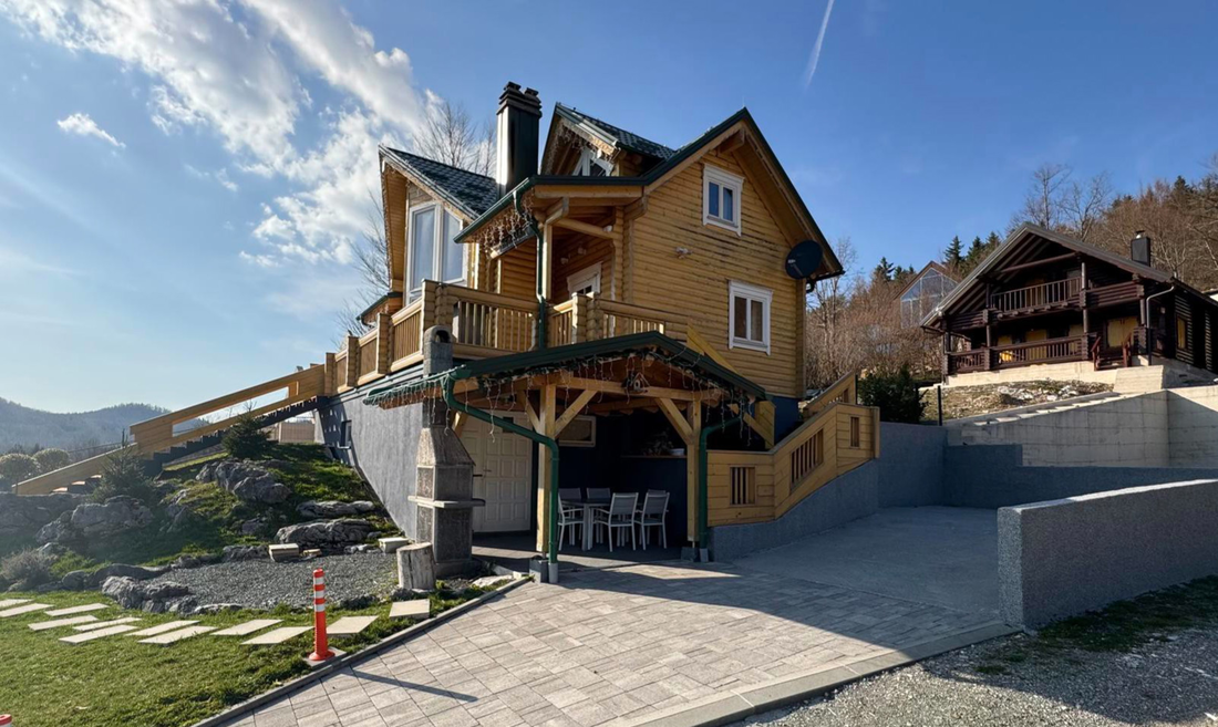Moderna drvena kuća u Mrkoplju prodaje se za 530.000 €