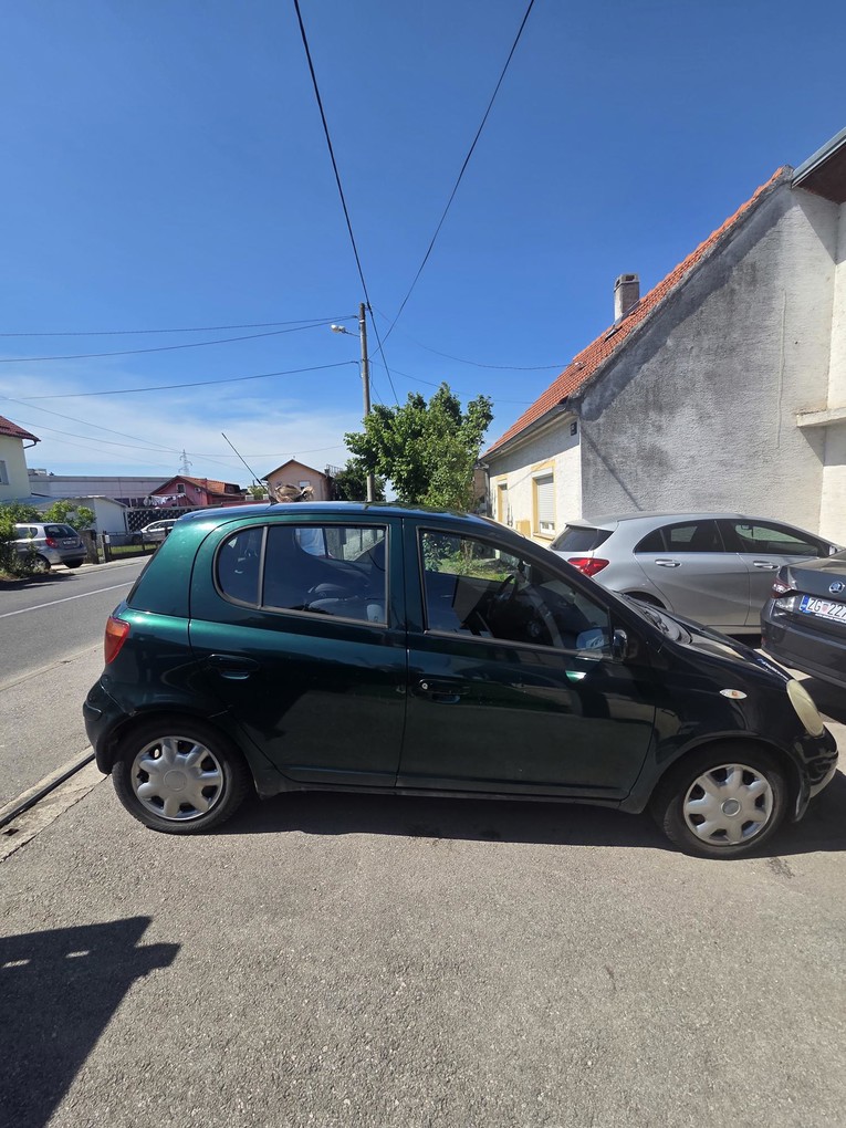 Najbolji auto oglasi: Očuvana Toyota Yaris iz 2004. s dodatnom opremom za servis
