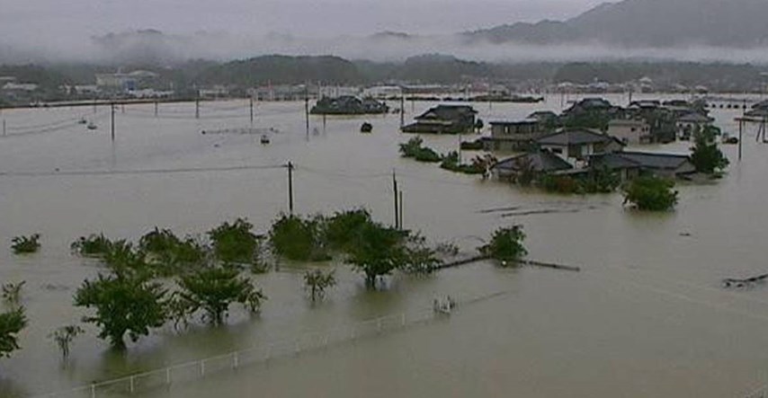 U Japanu obilne kiše, klizišta nose kuće. Ima poginulih i nestalih