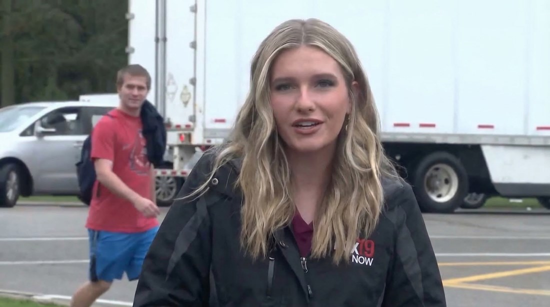 Reporterka izvještavala uživo, morali su prekinuti prijenos zbog tipa iza nje