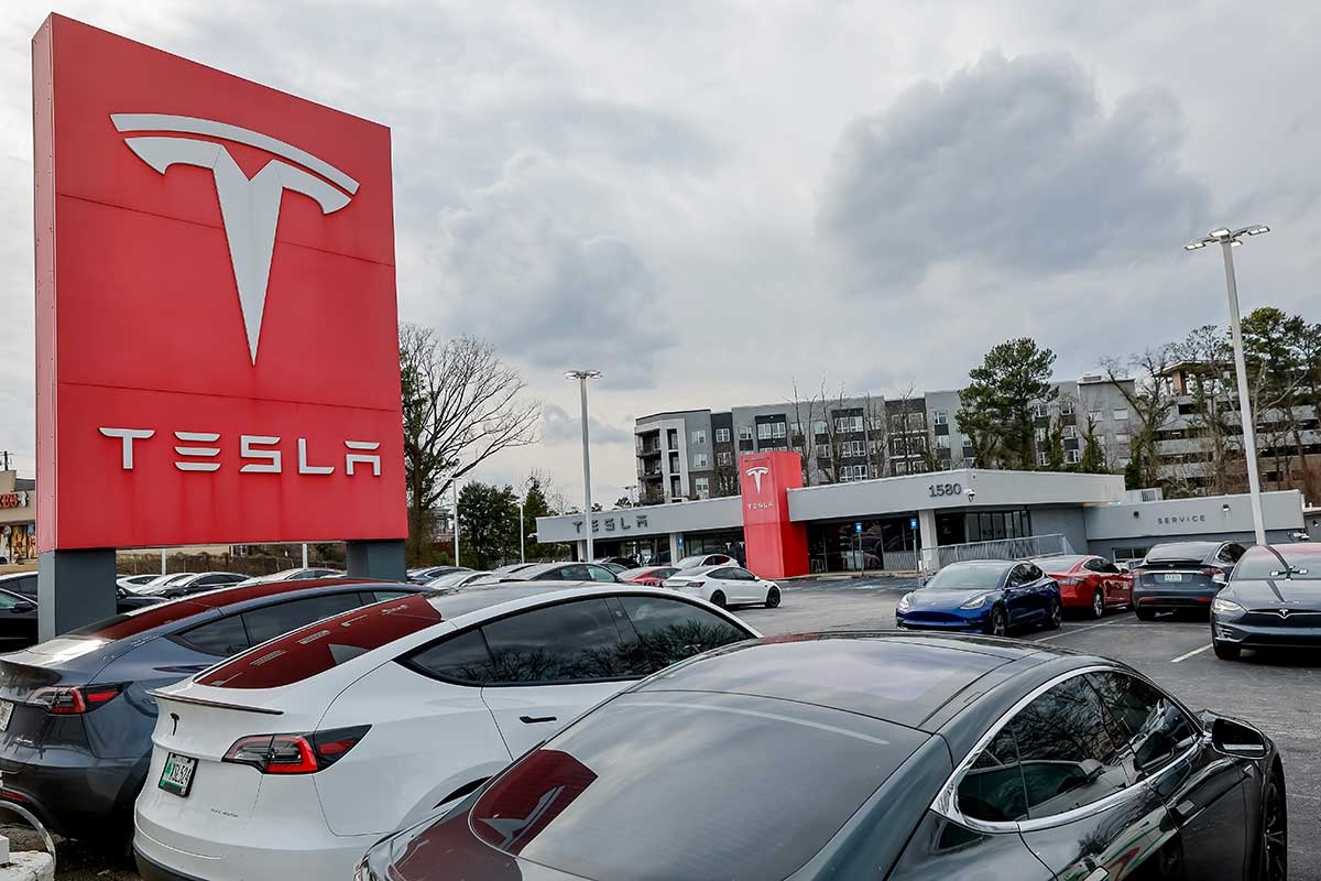 Tesla u drugom tromjesečju isporučio rekordan broj automobila