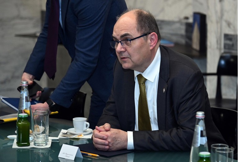 Schmidt: Pitanje je treba li BiH nastaviti s Daytonom