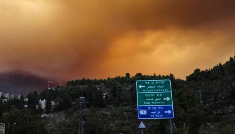 Palestinci pomažu gasiti požare u Izraelu