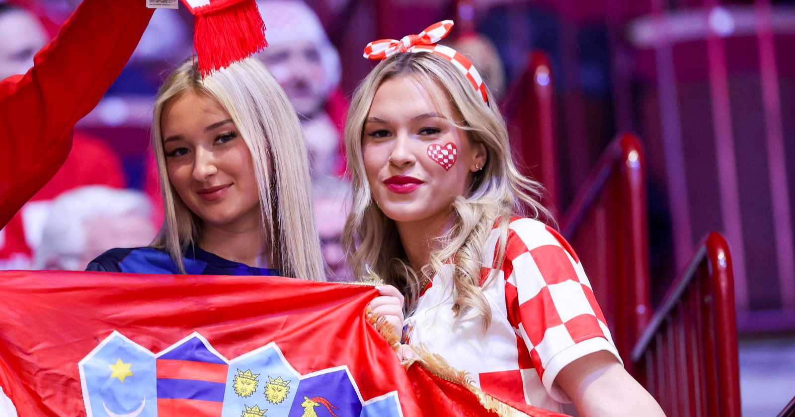 FOTO Malmö arena prepuna je hrvatskih navijač(ic)a. Pogledajte kako bodre repku