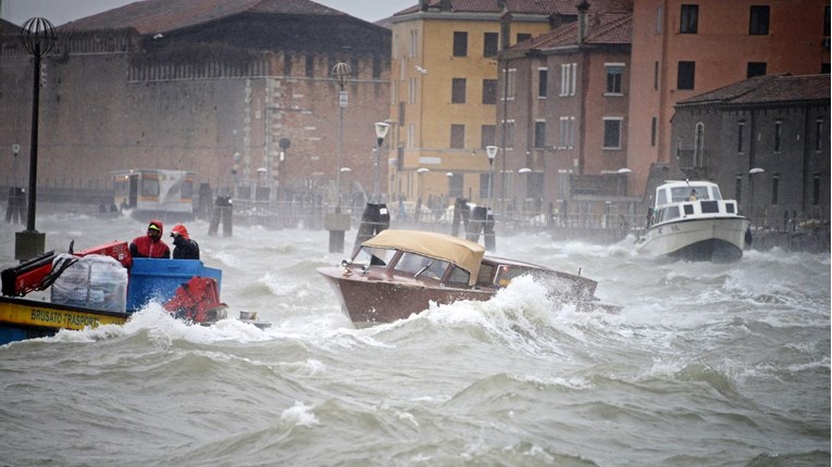 Najmanje 110 ozlijeđenih u olujama koje su pogodile Italiju