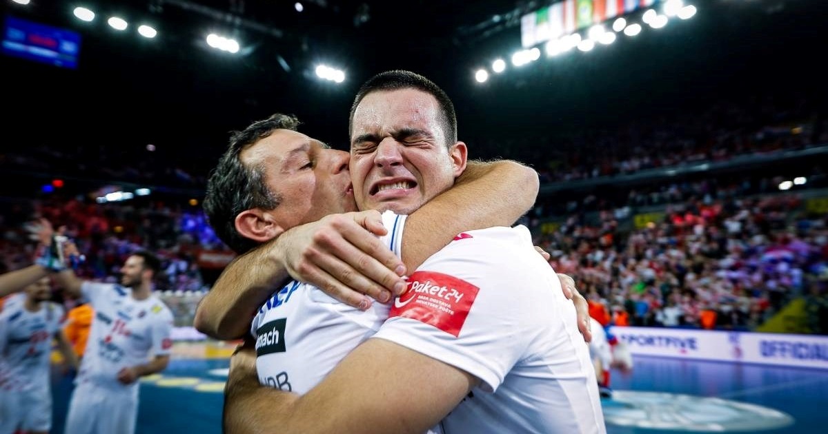 Mateo Maraš nije skrivao emocije nakon jučerašnje pobjede, čvrsto grlio oca i plakao