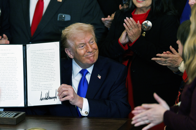 Na snagu stupile Trumpove globalne carine