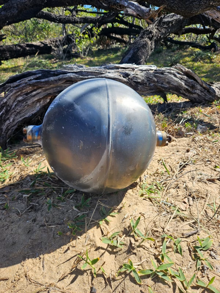 FOTO Tajanstvene metalne kugle isplivale na plažu u Australiji