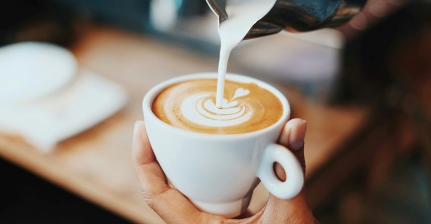 Neuroznanstvenik upozorio zašto ne smijemo dodavati mlijeko u kavu