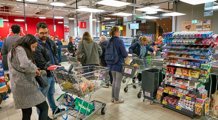 U Europi pao promet u dućanima, u Hrvatskoj veliki skok