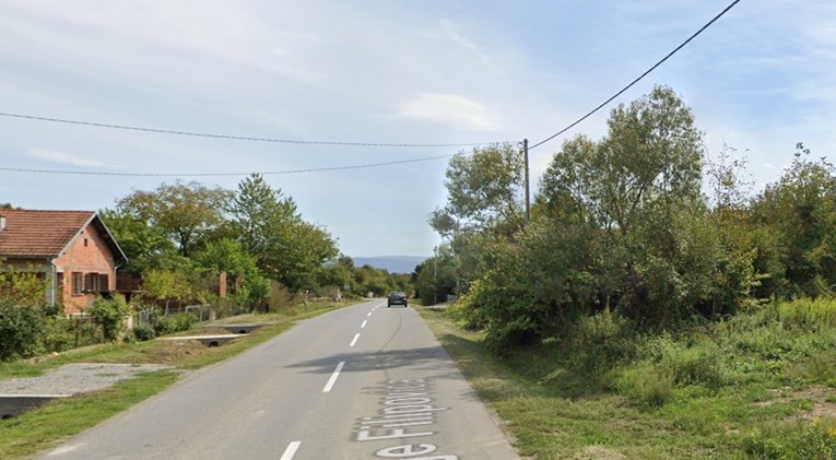 Auto se u Slavoniji zabio u stup. Četiri osobe u bolnici