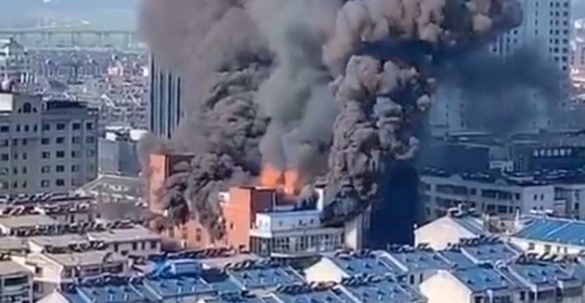 U trgovačkom centru u Kini izbio ogroman požar, poginule četiri osobe