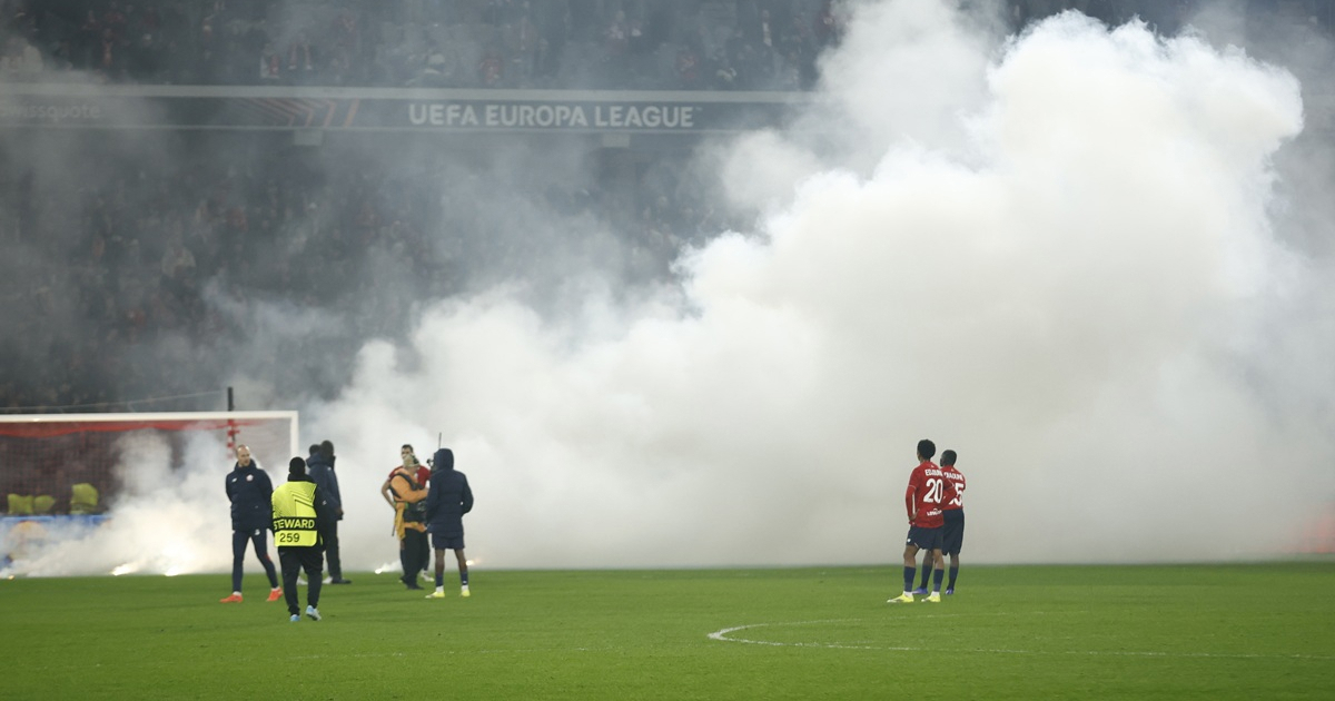 Nakon poraza od Zvezde navijači Lillea bakljama gađali svoje igrače