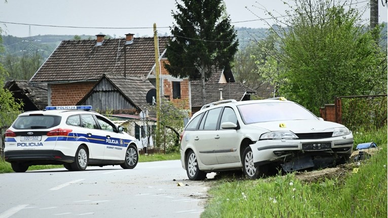 U slijetanju vozila kod Siska poginuo vozač