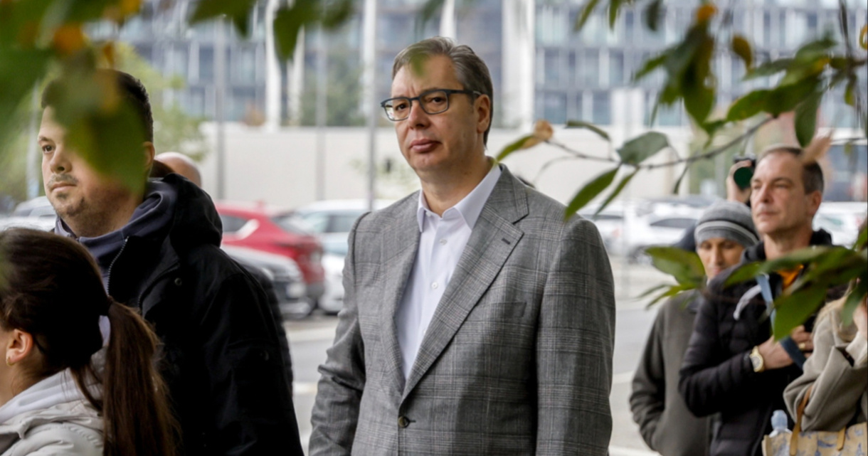 VIDEO Vučić glasao nakon dva sata čekanja u redu