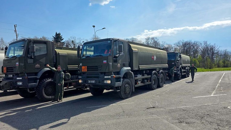 U Sloveniji vojska pomaže prevoziti gorivo, smiruju se gužve na pumpama