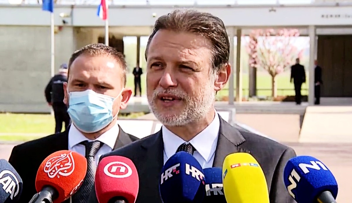 Njonjo u Jasenovcu: ZDS kod HOS-a ne treba zabraniti. Ali crvenu zvijezdu...