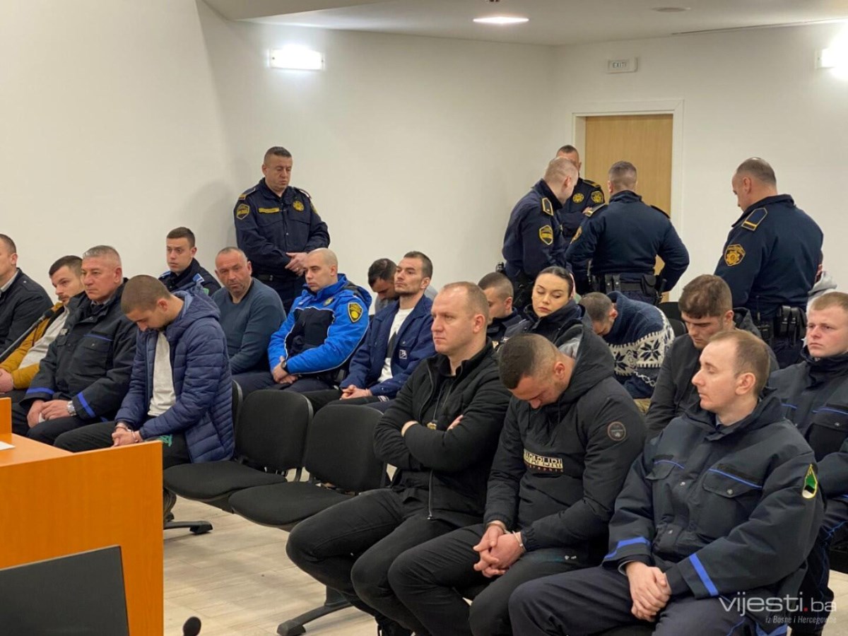 FOTO Torcidaši izvedeni pred sud u Tuzli