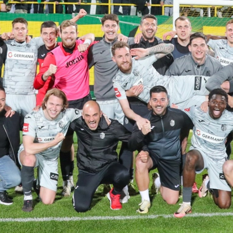 Pogledajte slavlje nogometaša Istre u svlačionici nakon pobjede protiv Dinama