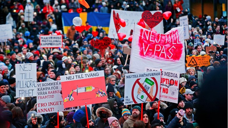 Tisuće u Njemačkoj i Švedskoj prosvjedovale protiv covid-potvrda, mjera i cijepljenja