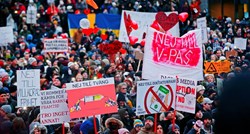 Tisuće u Njemačkoj i Švedskoj prosvjedovale protiv covid-potvrda, mjera i cijepljenja