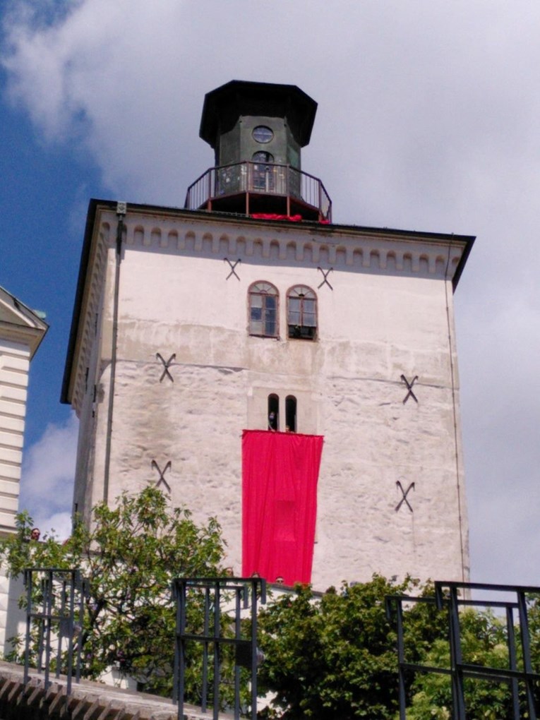 Radnička fronta na Kulu Lotrščak izvjesila crvenu zastavu