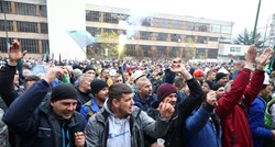 Stotine ljudi drugi dan prosvjeduju pred sjedištem vlade Federacije BiH