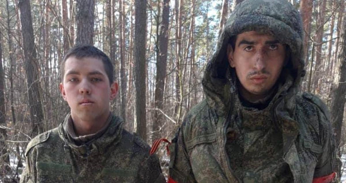Ukrajinci objavili fotografije zarobljenih ruskih vojnika. Jedan izgleda jako mlado