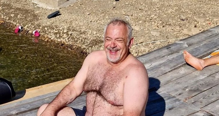 Sprda Kolindu? Šprajc objavio fotku s plaže koja je brzo postala hit